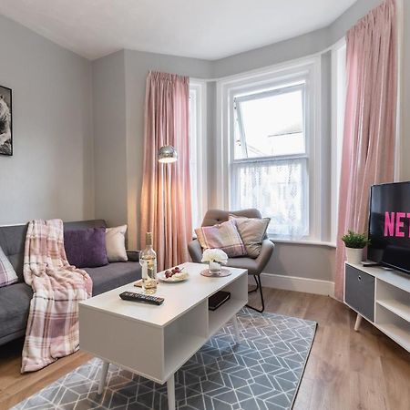 3-Bedroom House L Fast Wi-Fi L Garden L Newly Decorated L Close To Shops And Restaurants Bournemouth Bagian luar foto