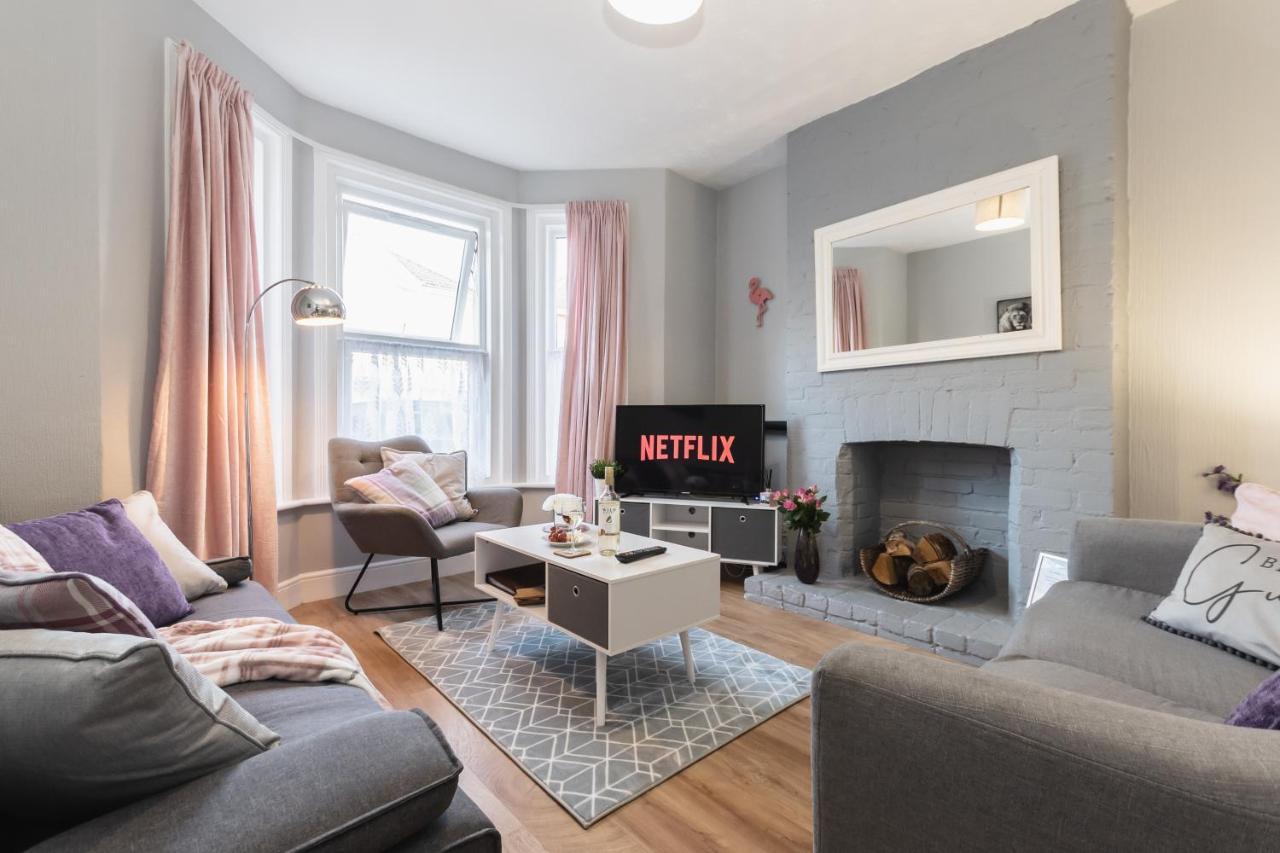 3-Bedroom House L Fast Wi-Fi L Garden L Newly Decorated L Close To Shops And Restaurants Bournemouth Bagian luar foto
