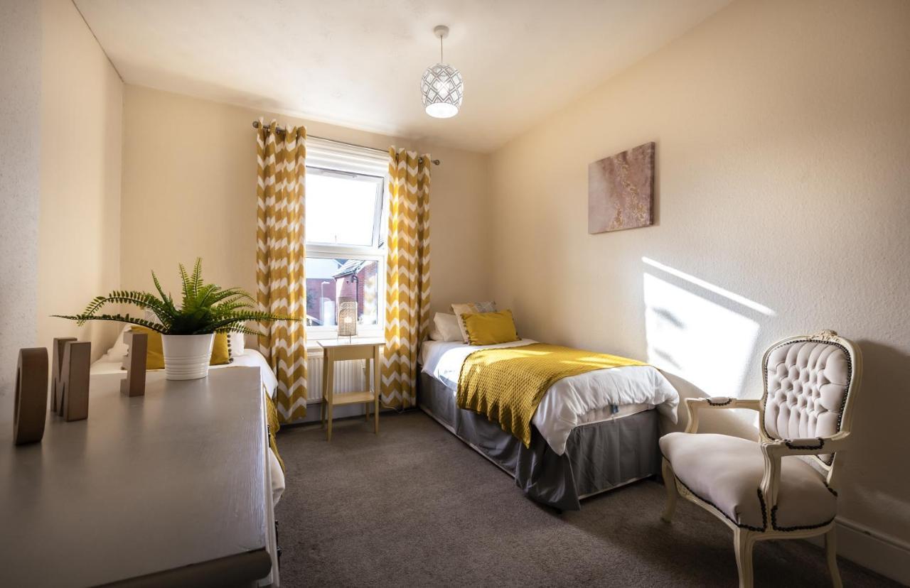 3-Bedroom House L Fast Wi-Fi L Garden L Newly Decorated L Close To Shops And Restaurants Bournemouth Bagian luar foto