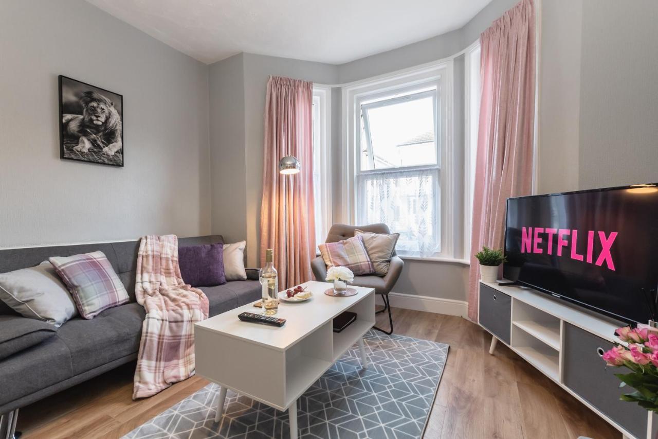 3-Bedroom House L Fast Wi-Fi L Garden L Newly Decorated L Close To Shops And Restaurants Bournemouth Bagian luar foto
