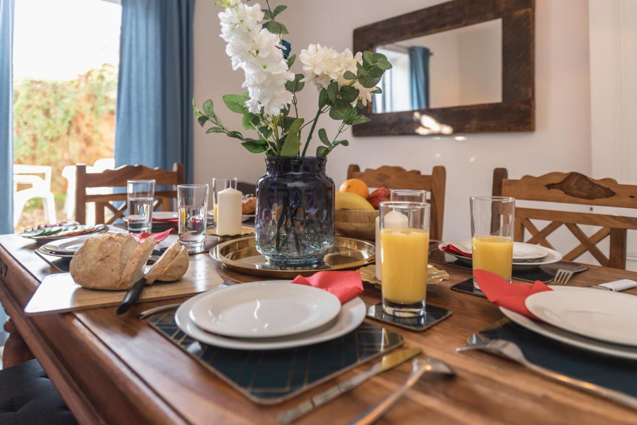 3-Bedroom House L Fast Wi-Fi L Garden L Newly Decorated L Close To Shops And Restaurants Bournemouth Bagian luar foto
