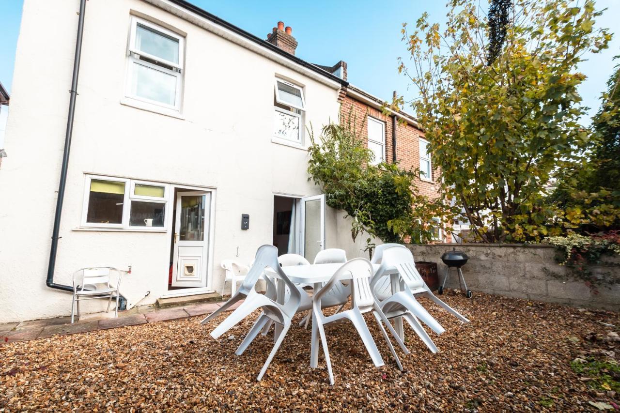 3-Bedroom House L Fast Wi-Fi L Garden L Newly Decorated L Close To Shops And Restaurants Bournemouth Bagian luar foto