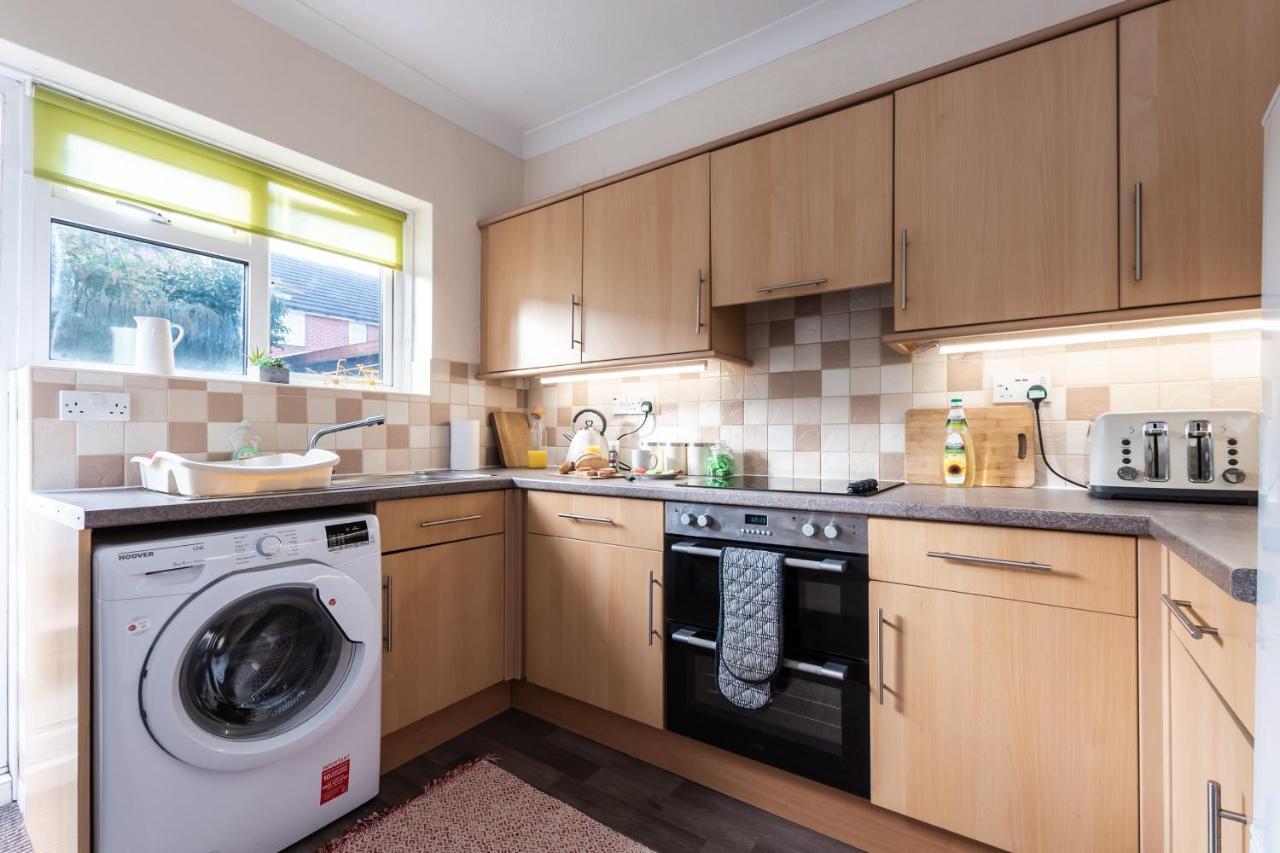 3-Bedroom House L Fast Wi-Fi L Garden L Newly Decorated L Close To Shops And Restaurants Bournemouth Bagian luar foto
