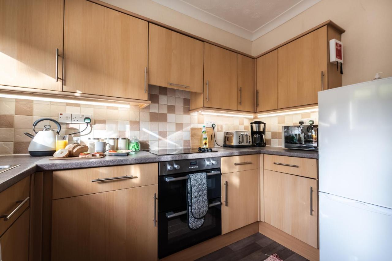 3-Bedroom House L Fast Wi-Fi L Garden L Newly Decorated L Close To Shops And Restaurants Bournemouth Bagian luar foto