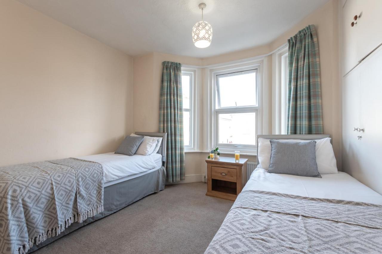 3-Bedroom House L Fast Wi-Fi L Garden L Newly Decorated L Close To Shops And Restaurants Bournemouth Bagian luar foto