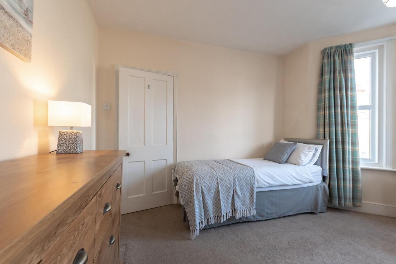 3-Bedroom House L Fast Wi-Fi L Garden L Newly Decorated L Close To Shops And Restaurants Bournemouth Bagian luar foto